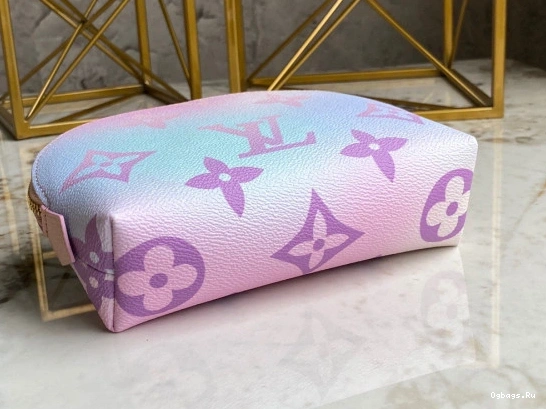 Vuitton COSMETIC Louis POUCH 0422